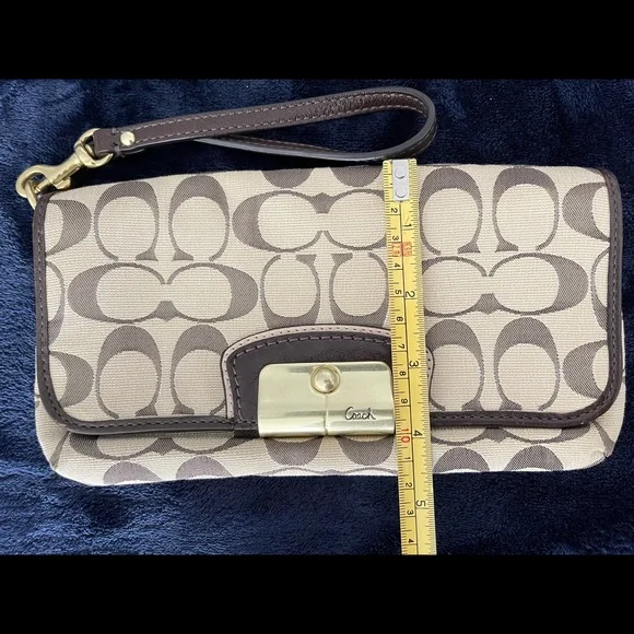 Coach wristlet - beige canvas, pink inside and brown leather detail - Picture 6 of 9